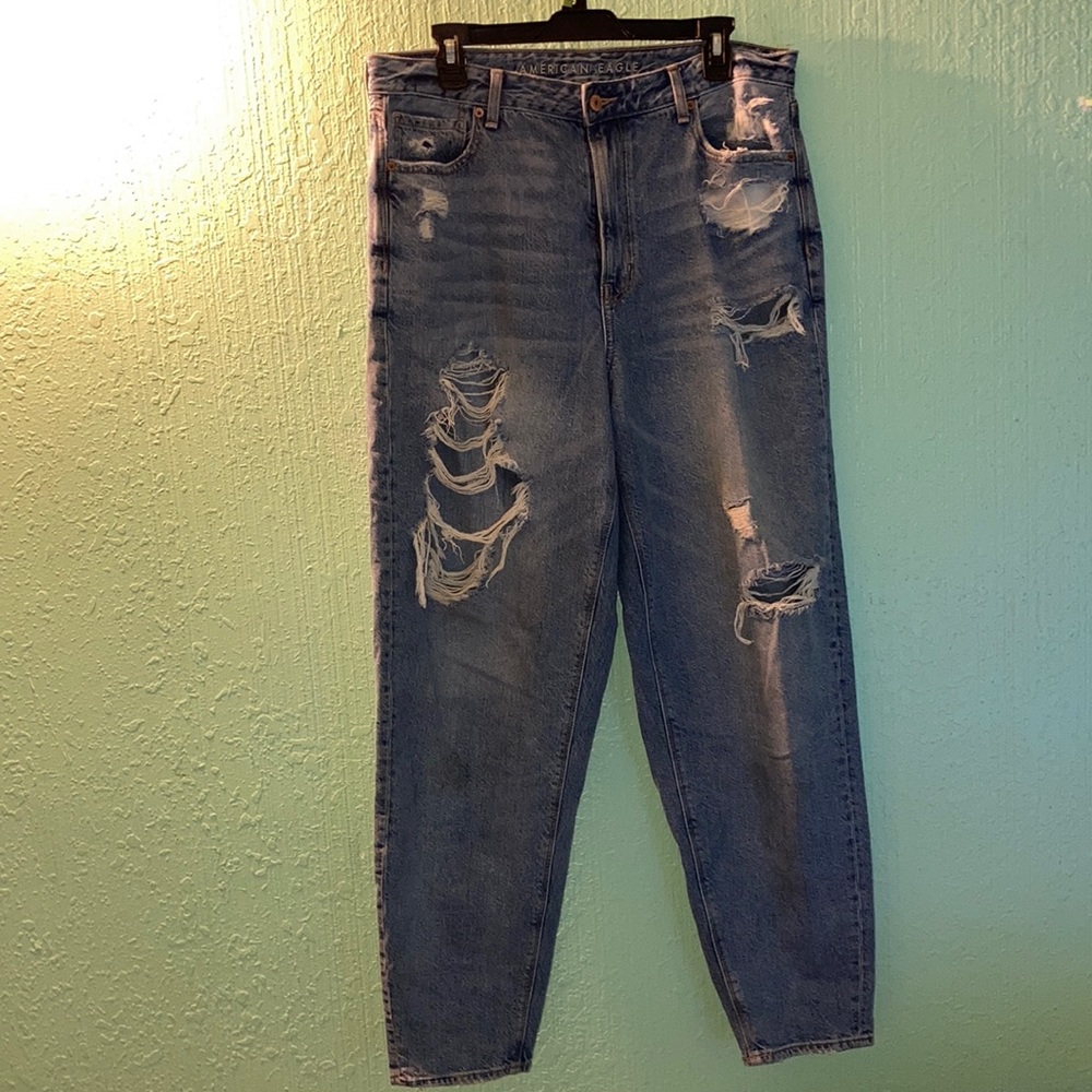 American eagle relaxed mom Jean